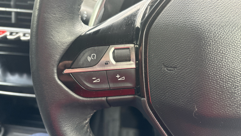 Peugeot 208 1.2 PureTech 100 Allure 5dr EAT8 Petrol Hatchback